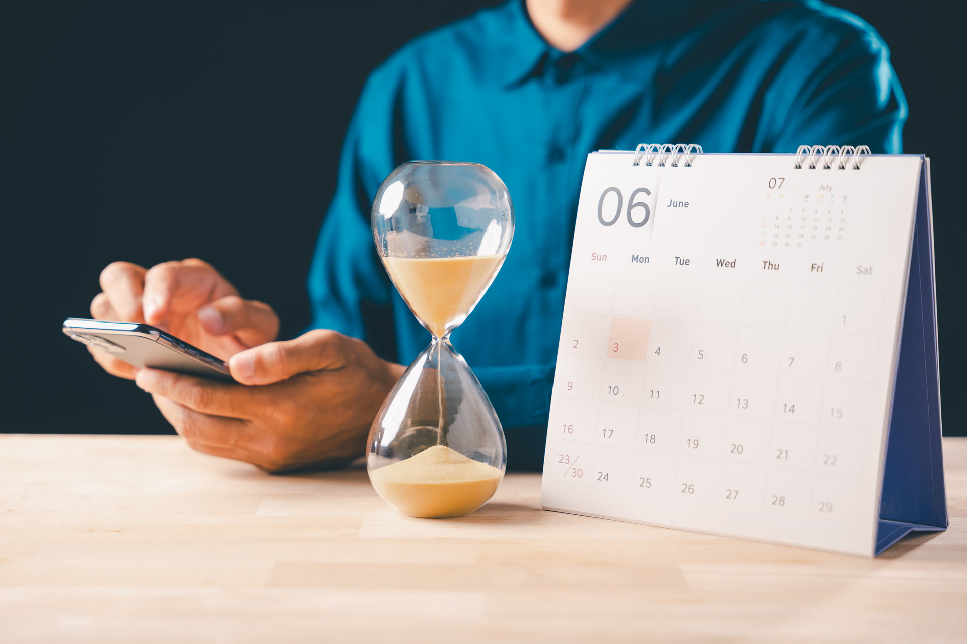 Hourglass and calendar — short daily practice